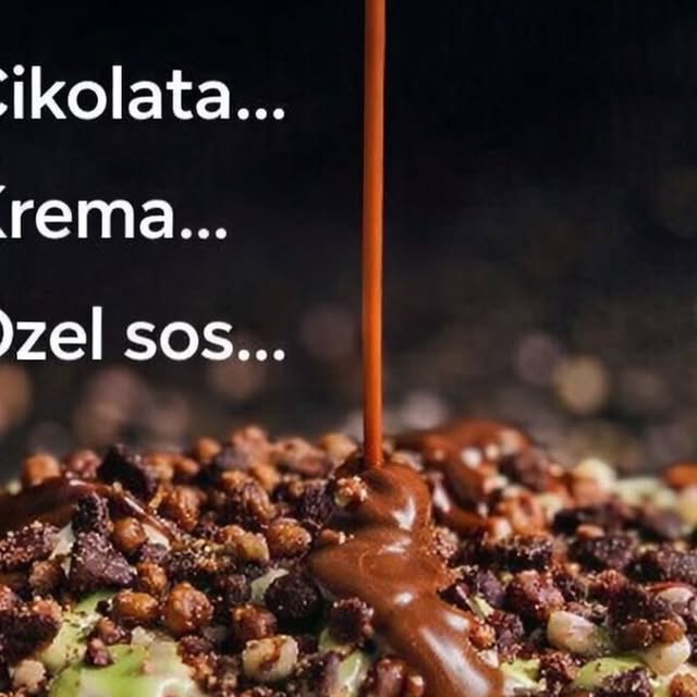 Black Sekiz Lounge'da servis edilen tatlılardan biri